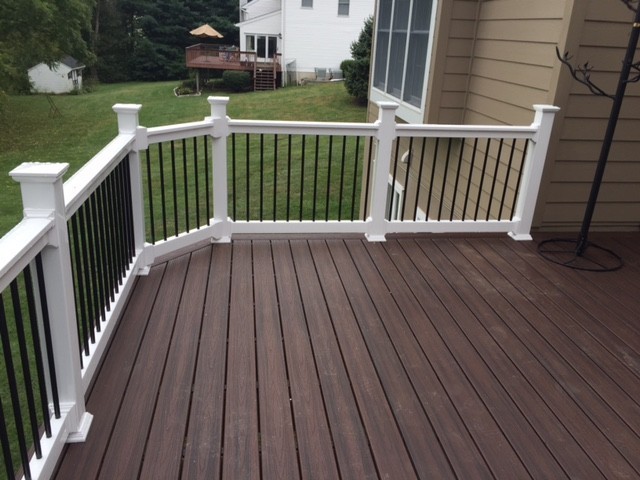 Fencing of a home balcony